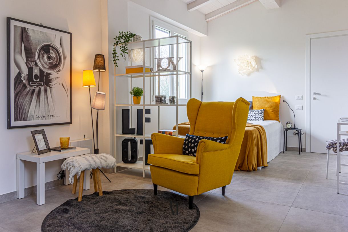 loft yellow chic monolocale indipendente con giardino a bologna